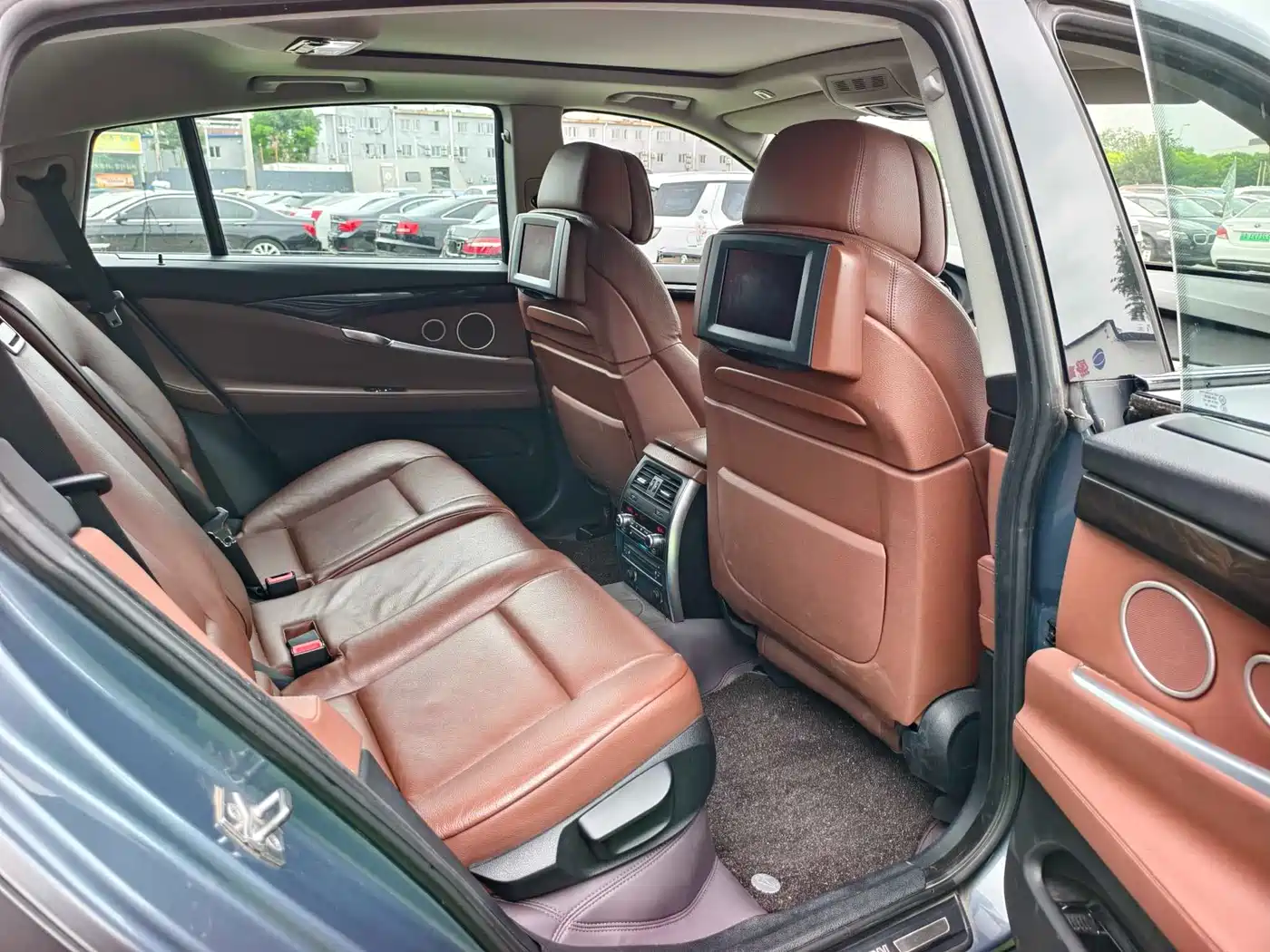 BMW 5 Series GT 2010 535i Luxury Model фото 11