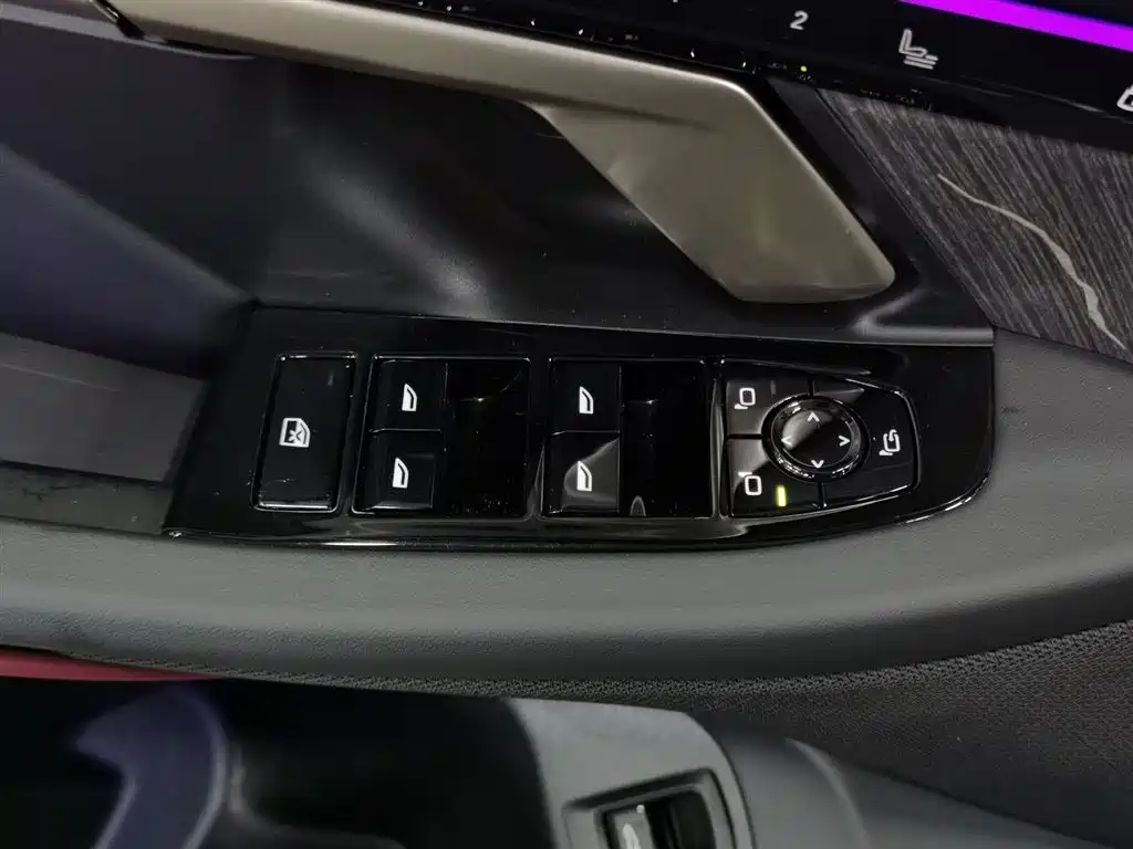 BMW 5 Series 2025 530Li Premium M Sport Package фото 9
