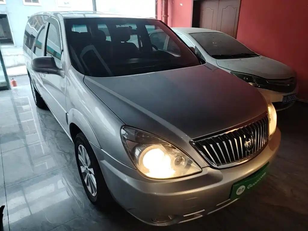 Фото 4 - Buick GL8