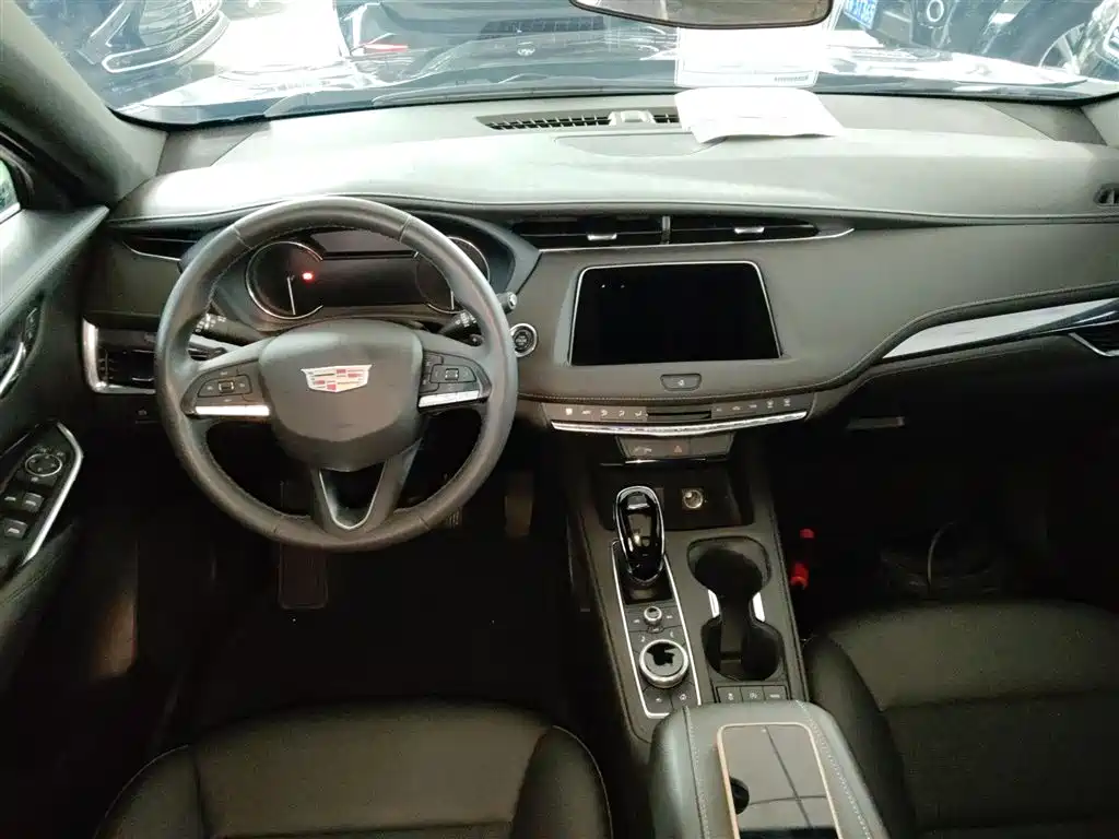 CADILLAC XT4
