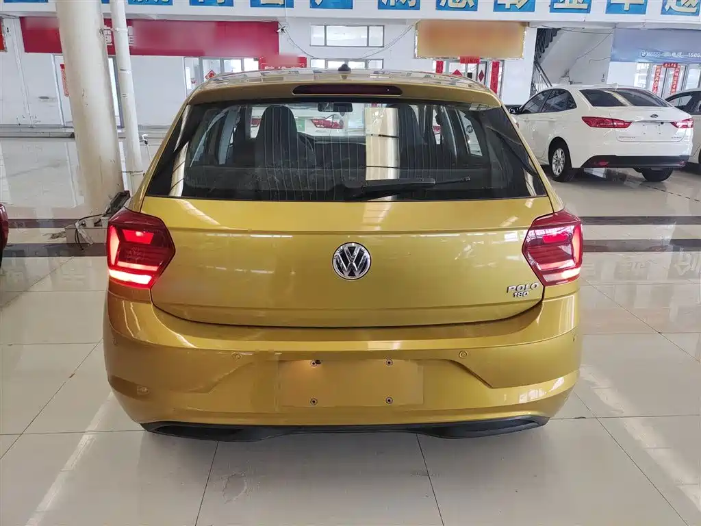 VOLKSWAGEN POLO
