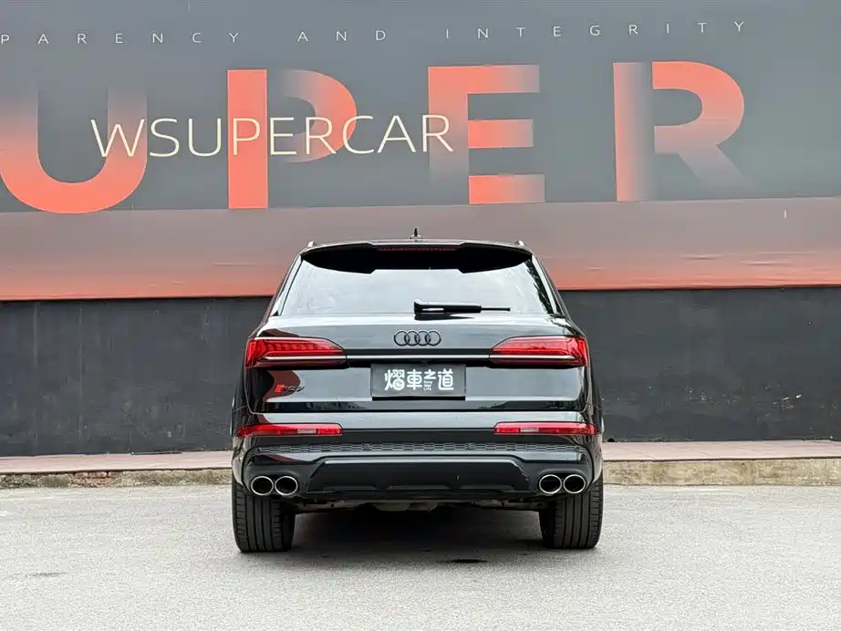 Audi SQ7 2024 4.0 TFSI Dark Knight Edition фото 4