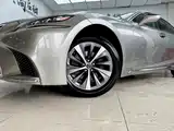 Фото 19 - Lexus LS