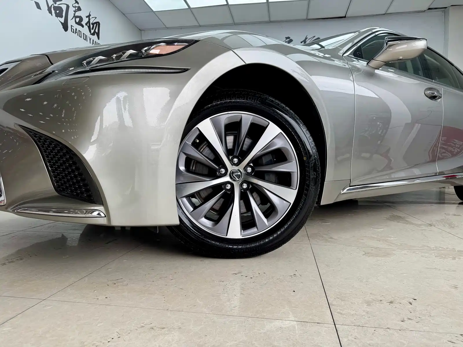 Фото 19 - Lexus LS