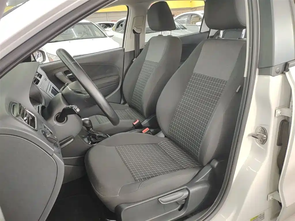 Volkswagen Polo 2016 1.6L Automatic Comfort фото 15