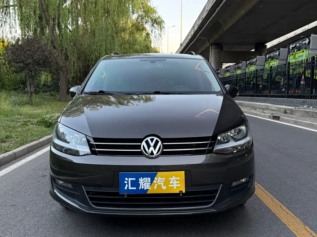 Volkswagen Sharan 2015 1.8TSI Comfort фото 2