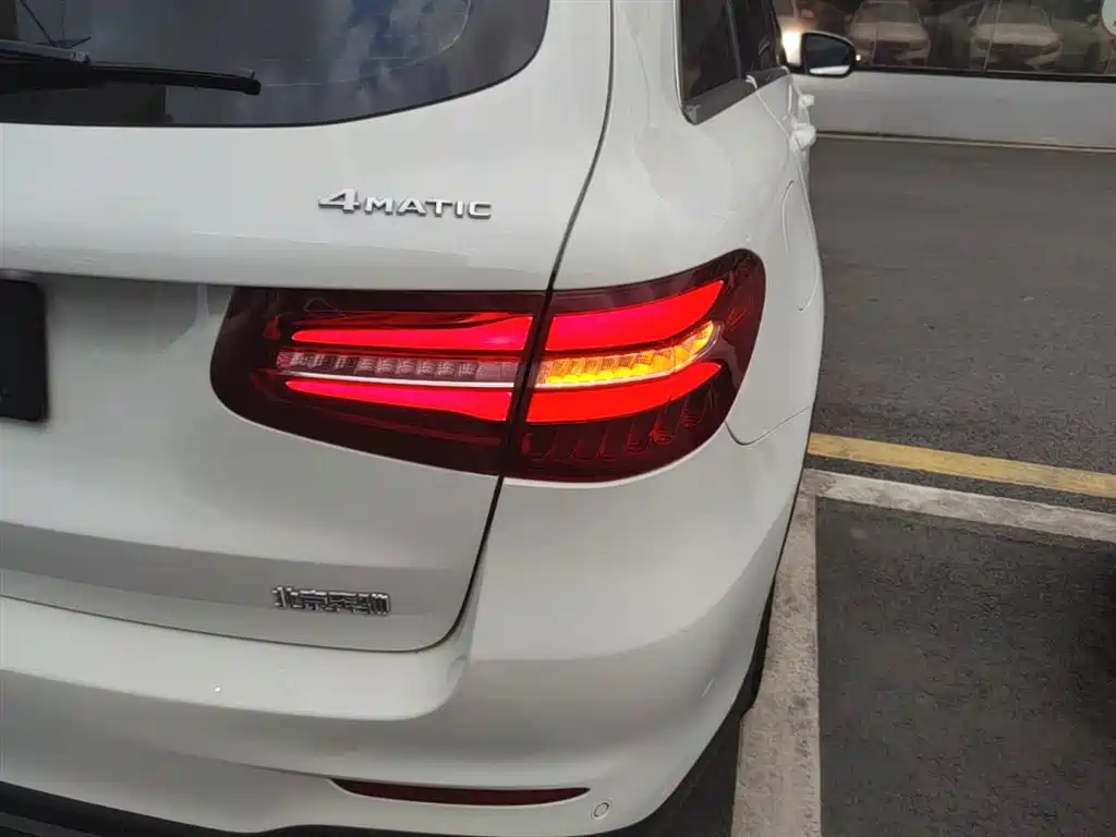 Mercedes-Benz GLC 2018 GLC 260 4MATIC Luxury фото 8