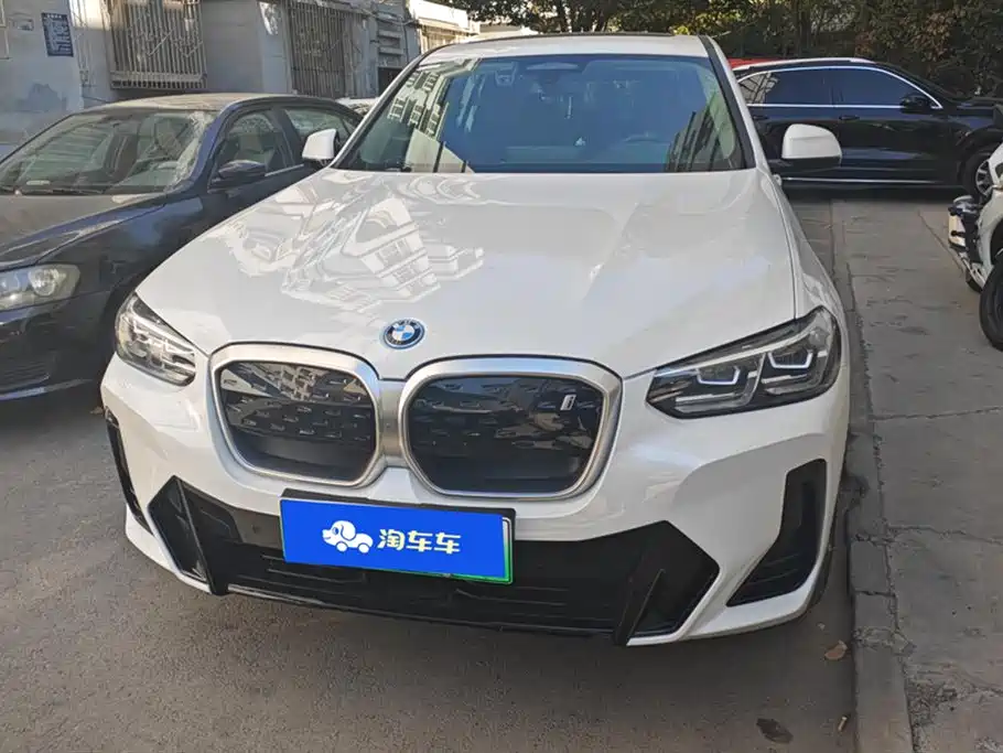 BMW IX3