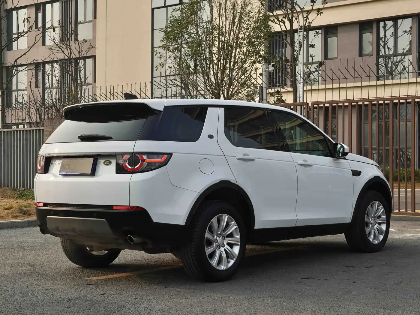 Land Rover Discovery Sport 2016 2.0T HSE фото 11