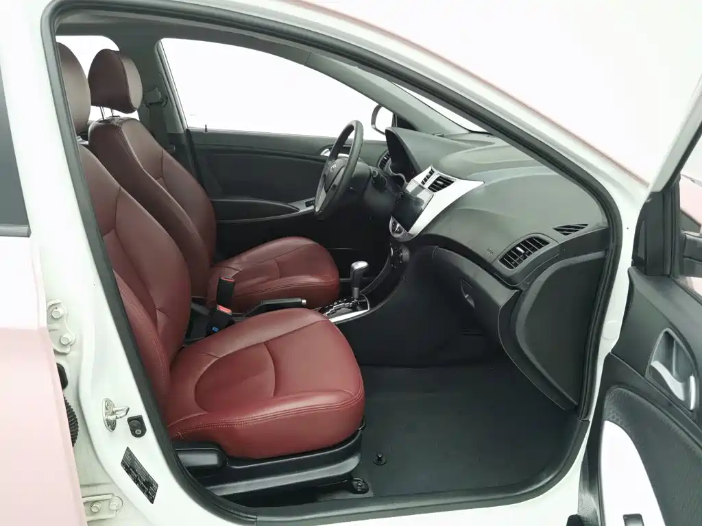 Hyundai Reina 2015 2014 Model 1.4L Automatic TOP