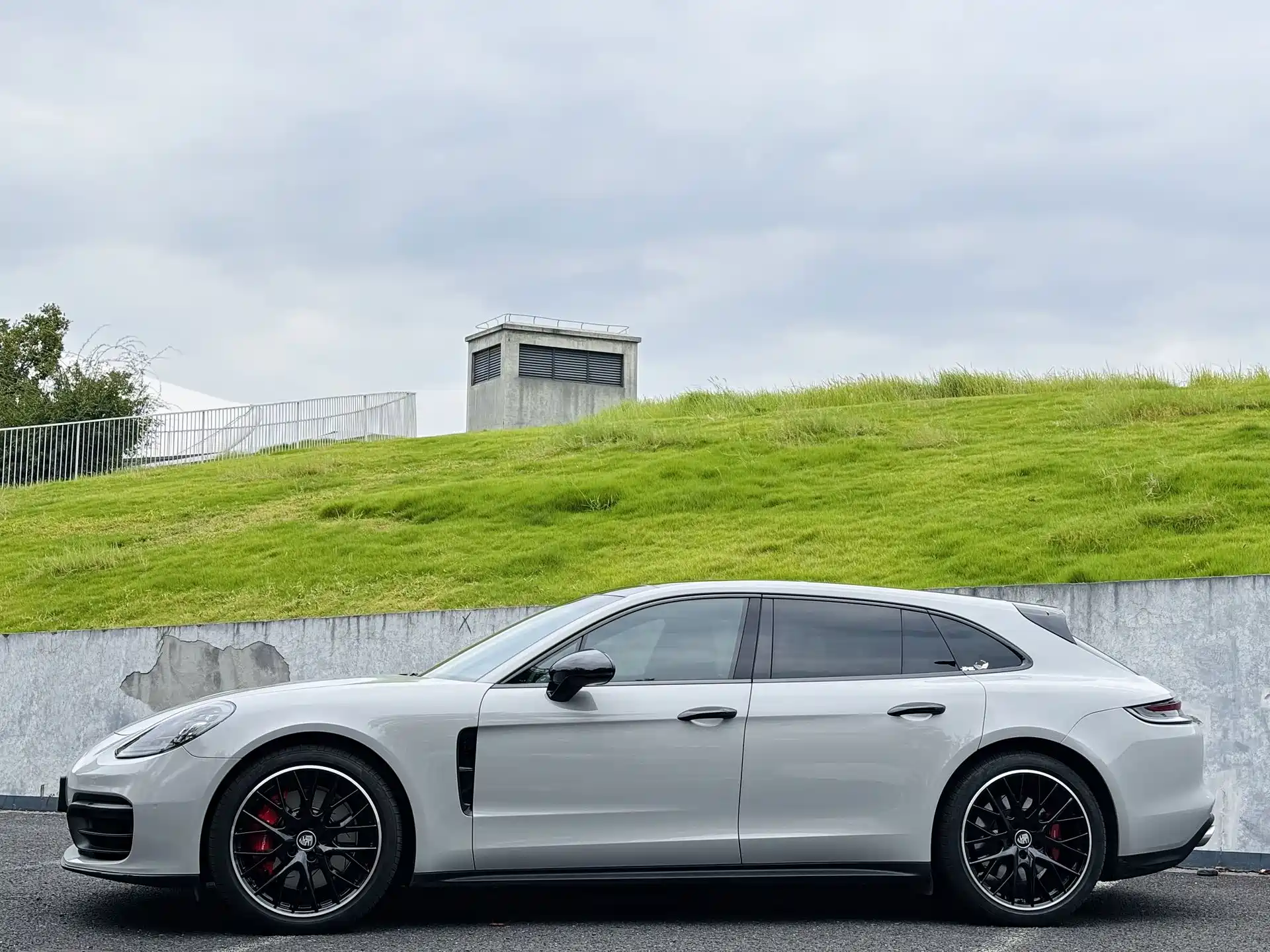 Photo 4 - Porsche Panamera