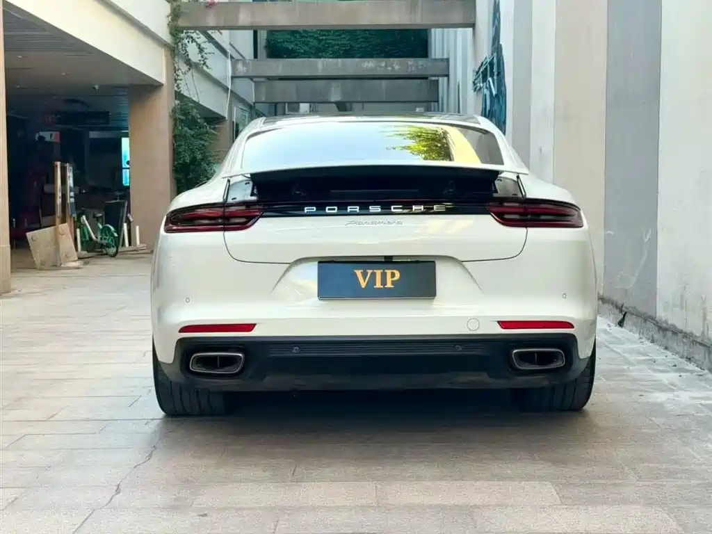 PORSCHE PANAMERA