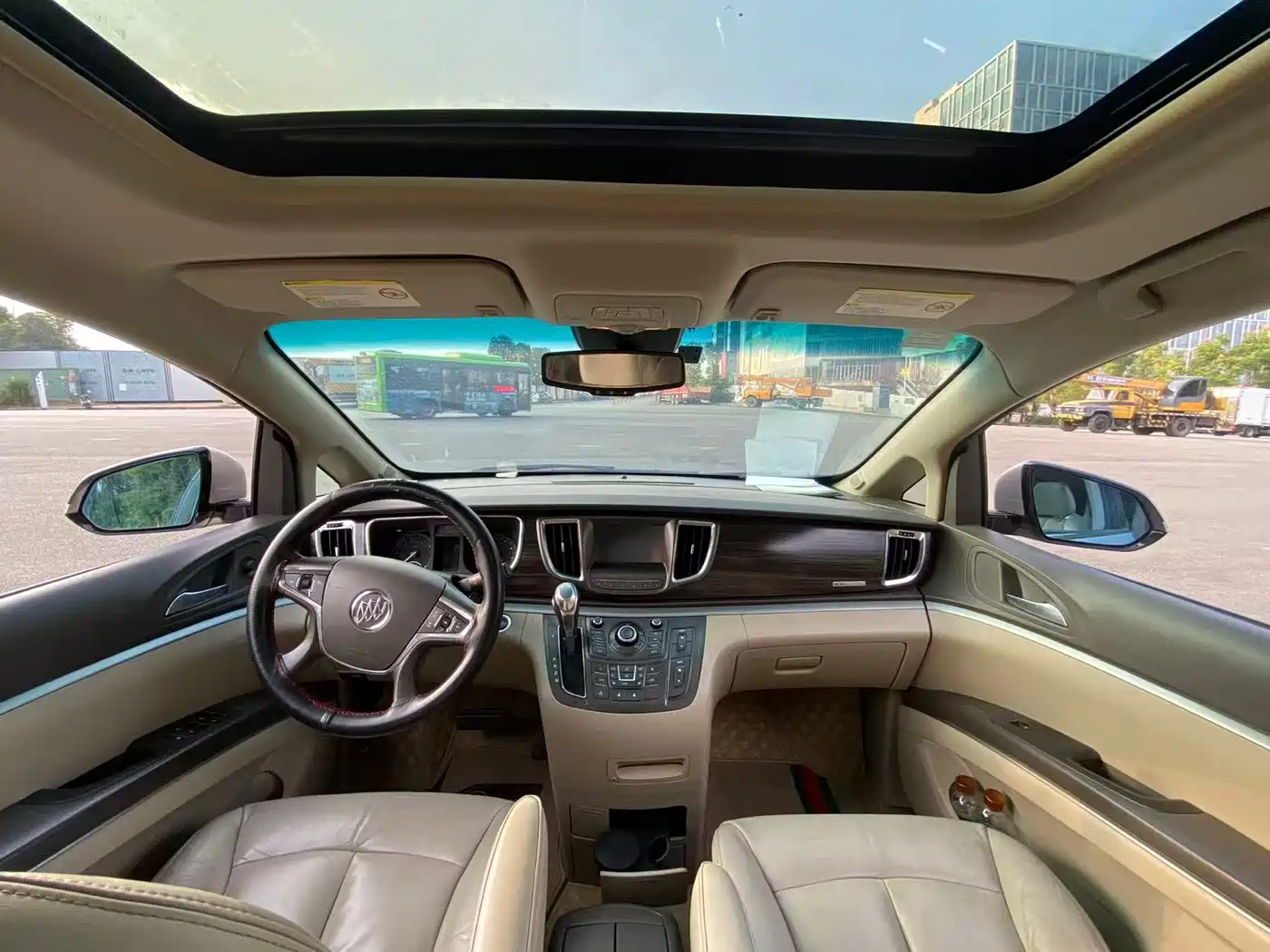 Фото 4 - Buick GL8