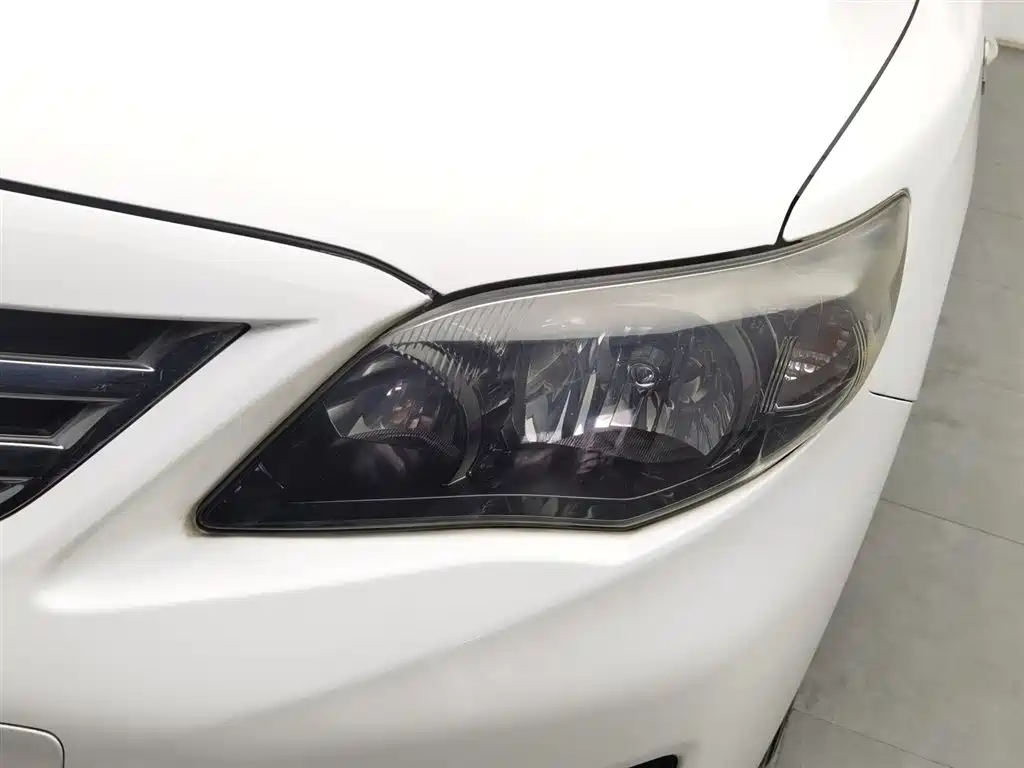 Toyota Corolla 2012 Styling Edition 1.8L CVT GL-i фото 7