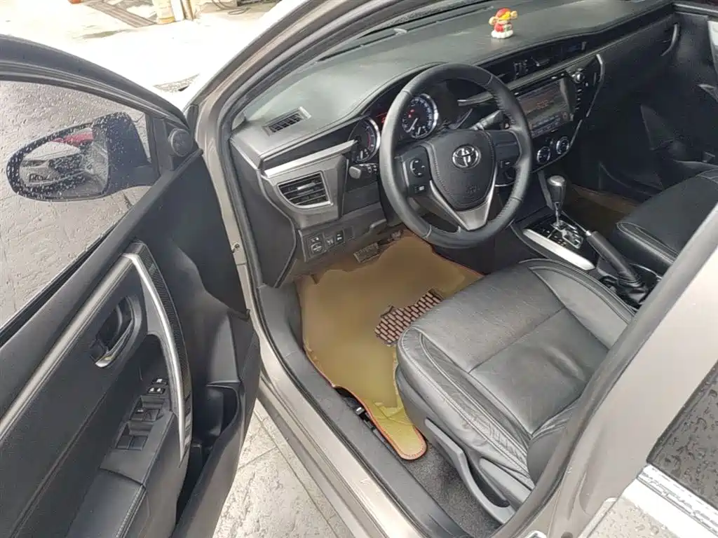 Toyota Corolla 2014 1.6L CVT GL-i Leather Edition фото 16