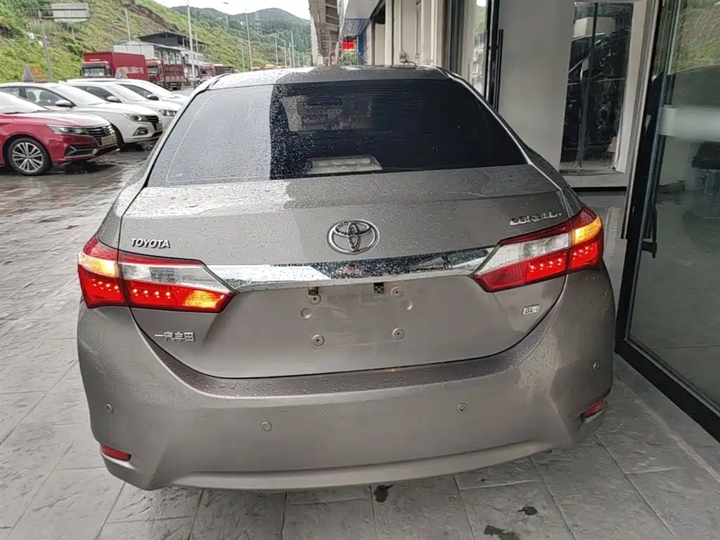 Toyota Corolla 2014 1.6L CVT GL-i Leather Edition фото 6