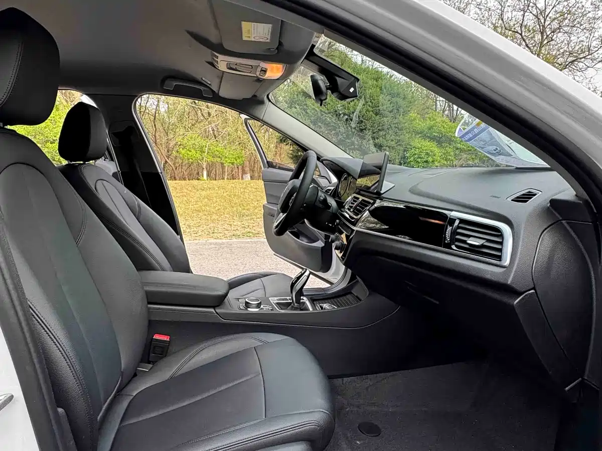 BMW 1 Series 2022 120i M Sport фото 12