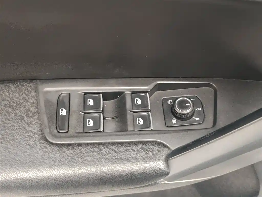 Volkswagen Tayron 2019 330TSI 2WD Luxury China VI фото 9