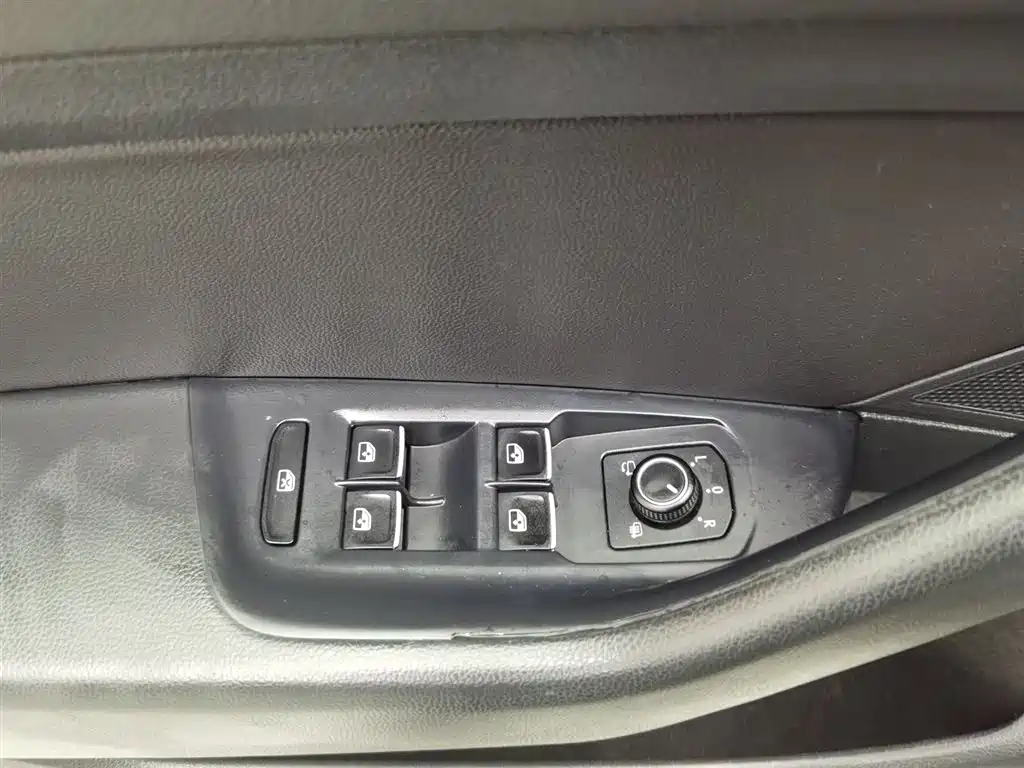 Volkswagen Magotan 2018 380TSI DSG Luxury фото 9