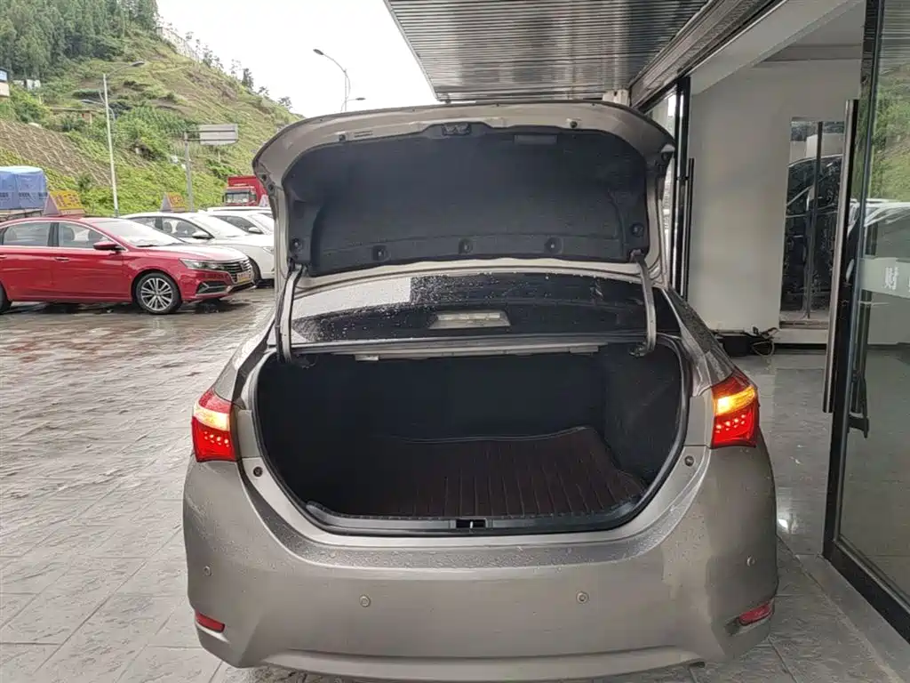 Toyota Corolla 2014 1.6L CVT GL-i Leather Edition фото 19