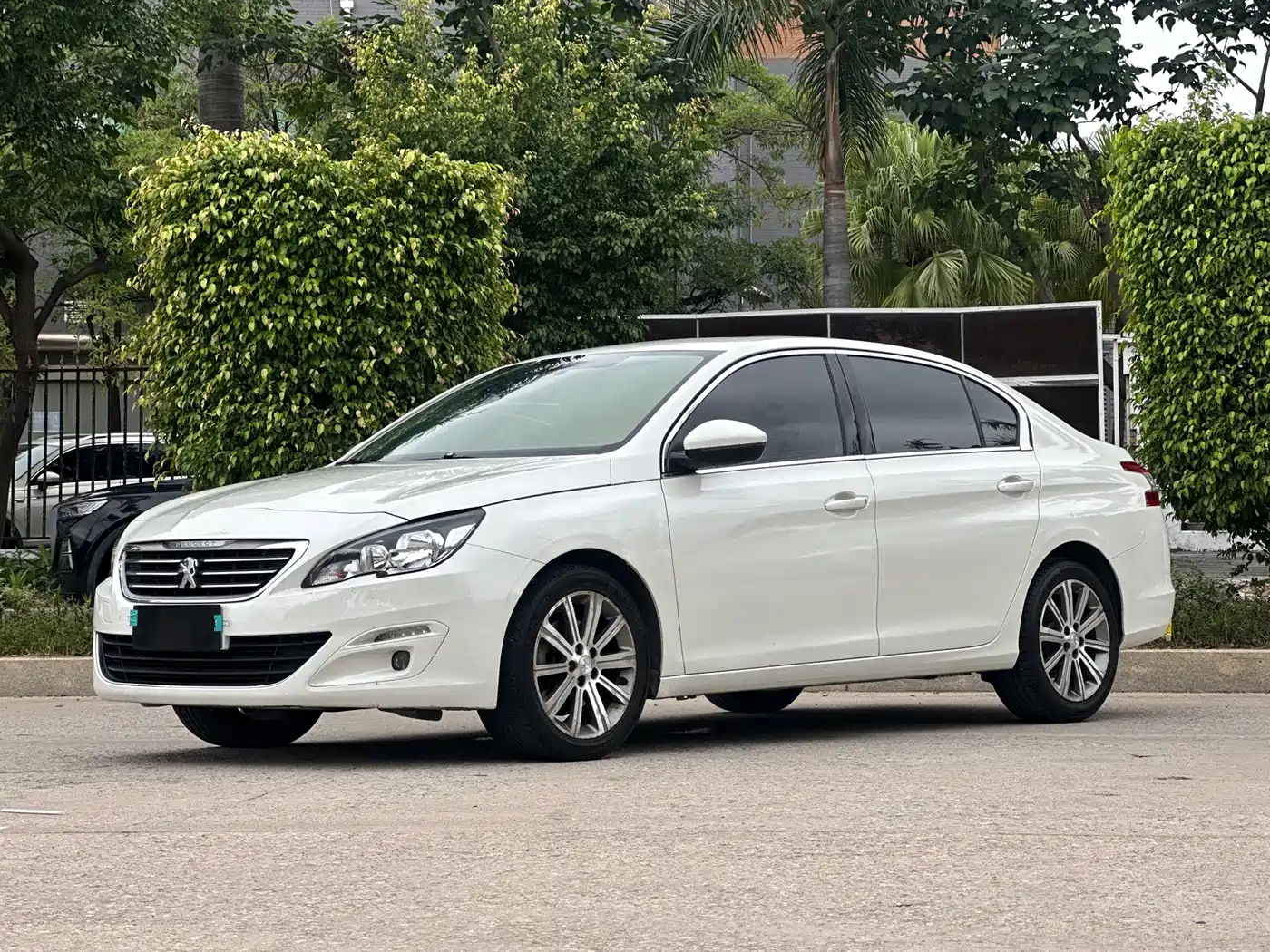 Peugeot 408 2016 1.6T Automatic Luxury Edition