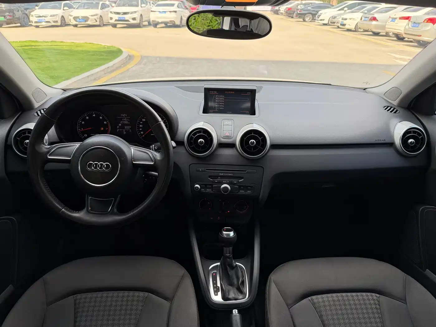 Audi A1 2013 Model 30 TFSI Sportback Urban фото 6
