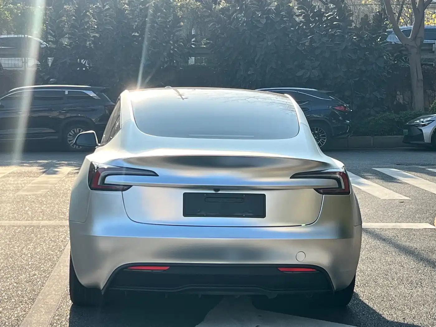 TESLA MODEL 3