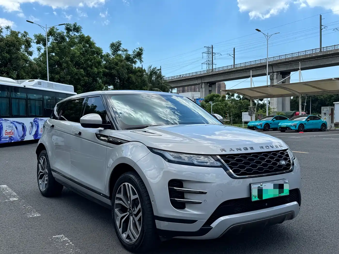 Land Rover Range Rover Evoque New Energy 2022 Range Rover Evoque L P300e Plug-in Hybrid фото 3