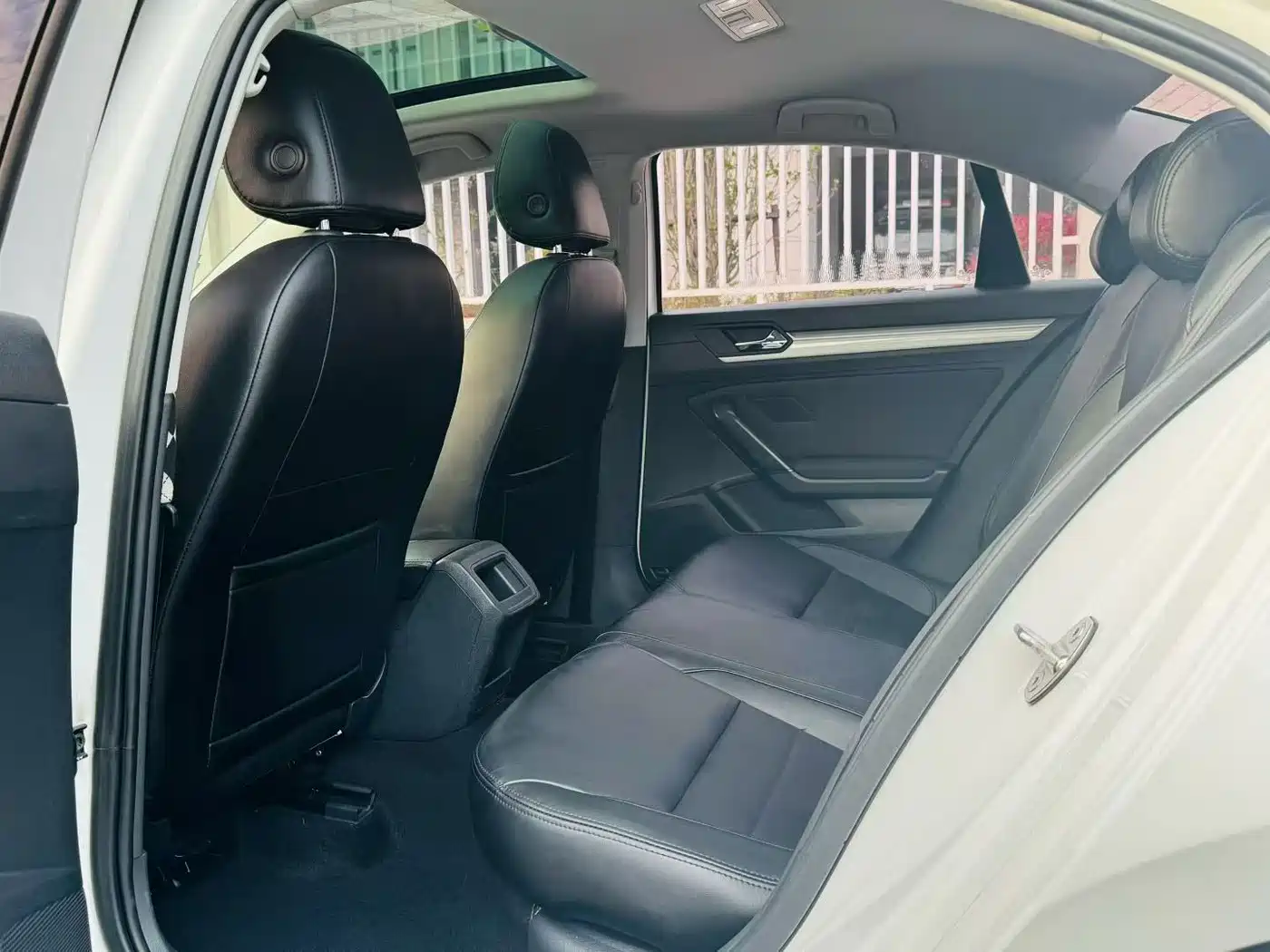 Volkswagen Lamando 2017 230TSI DSG Trend Edition фото 6