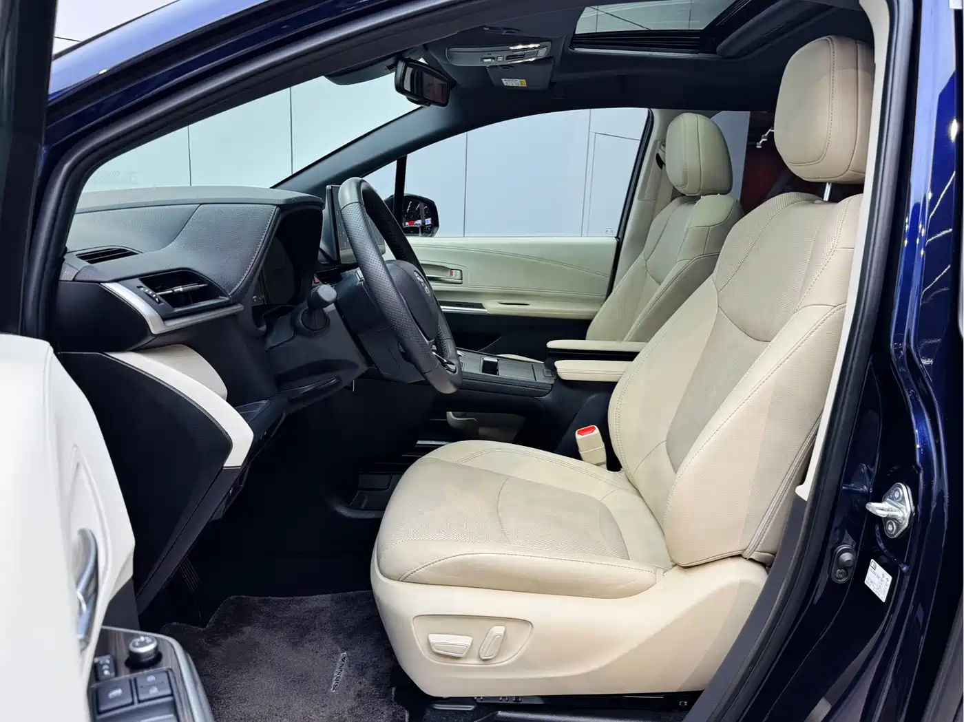 Toyota Sienna 2021 2.5L Hybrid Ultimate Edition фото 9