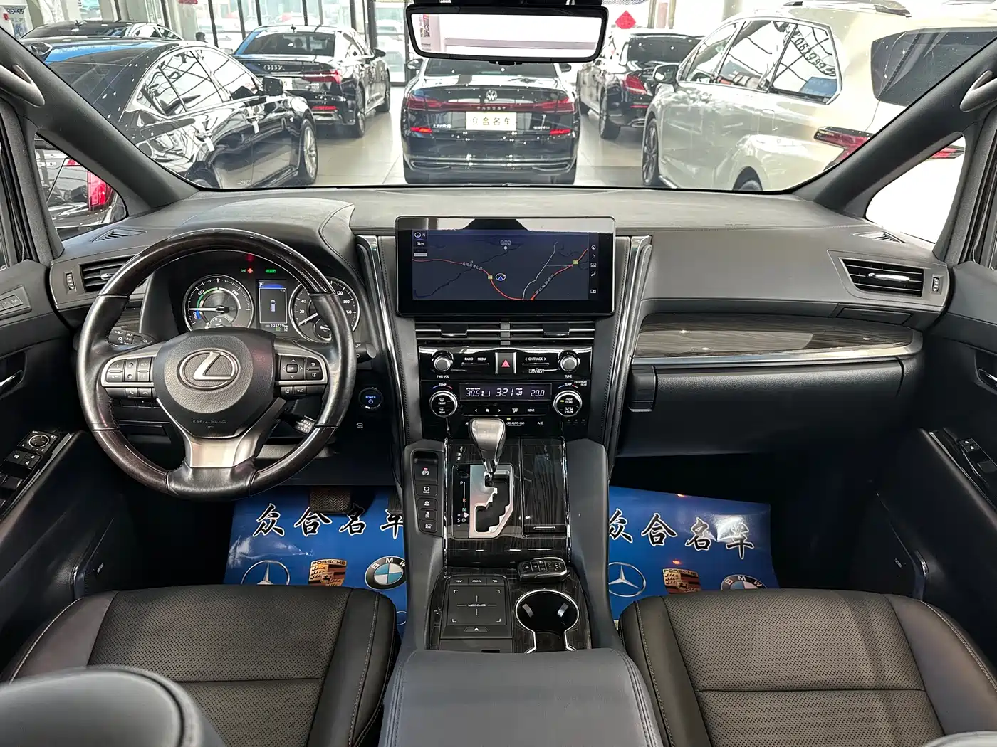 Lexus LM 2020 300h 4-Seat Imperial Edition фото 15