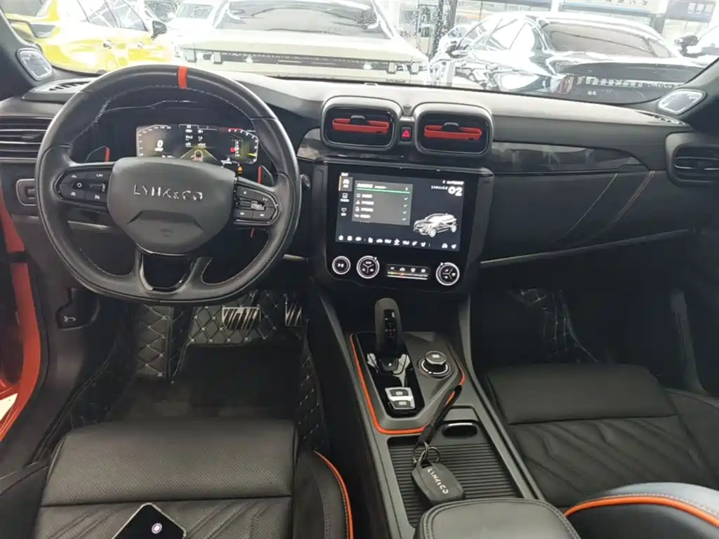 Lynk & Co 02 Hatchback 2021 2.0TD Halo фото 6