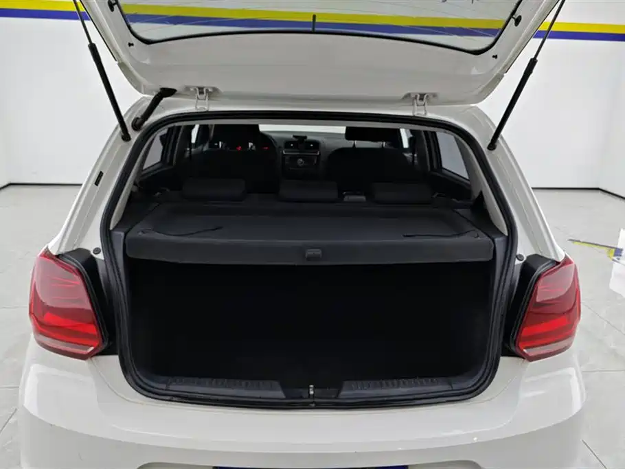 Volkswagen Polo 2014 1.4L Manual Trend Edition фото 4