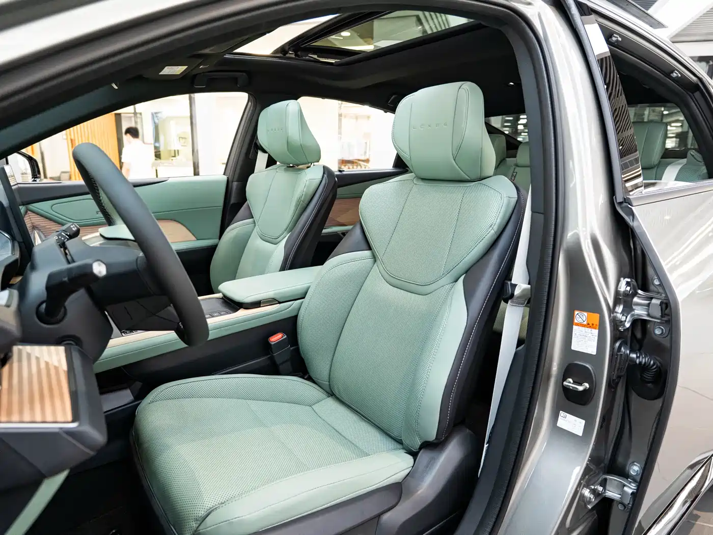 Lexus ES 2025 Model 300h Base Version фото 11