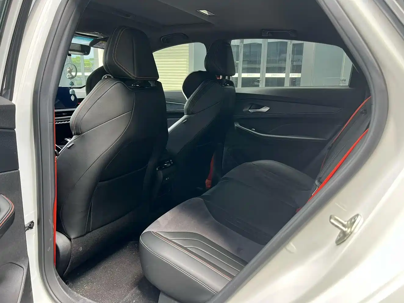 Фото 2 - Geely Binrui