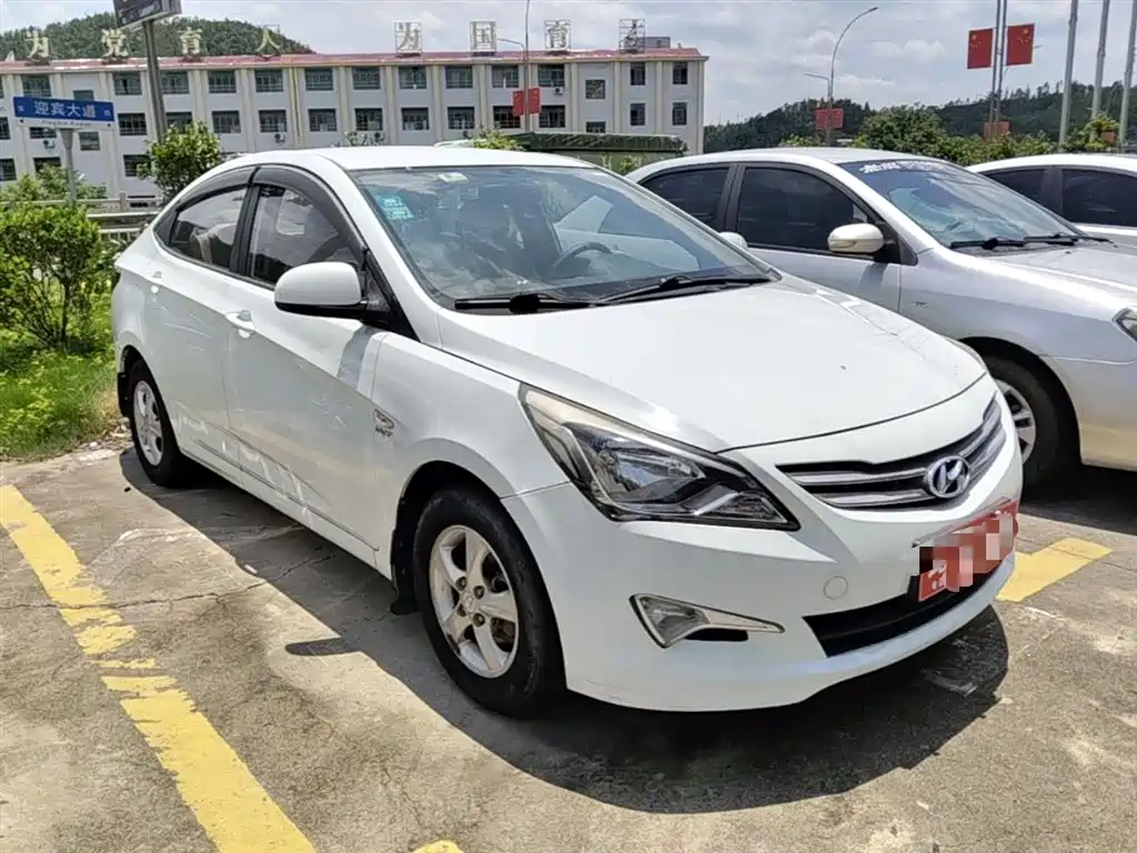 Hyundai Verna 2014 1.4L Manual Smart GLS фото 4