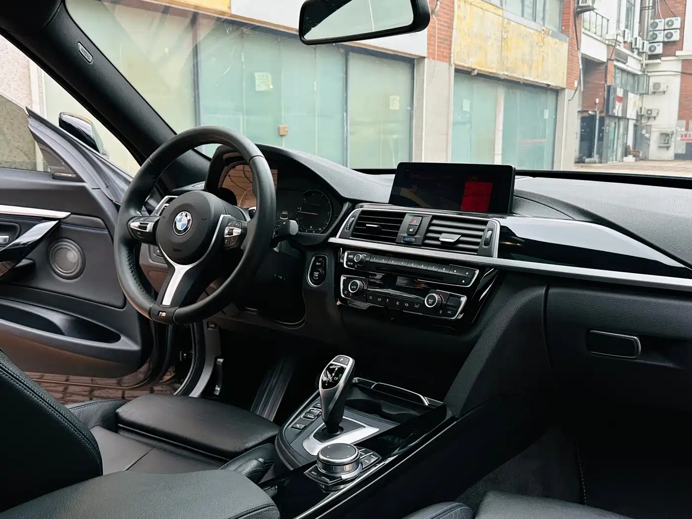 BMW 3 Series GT 2019 320i M Sport Black Night Edition фото 12