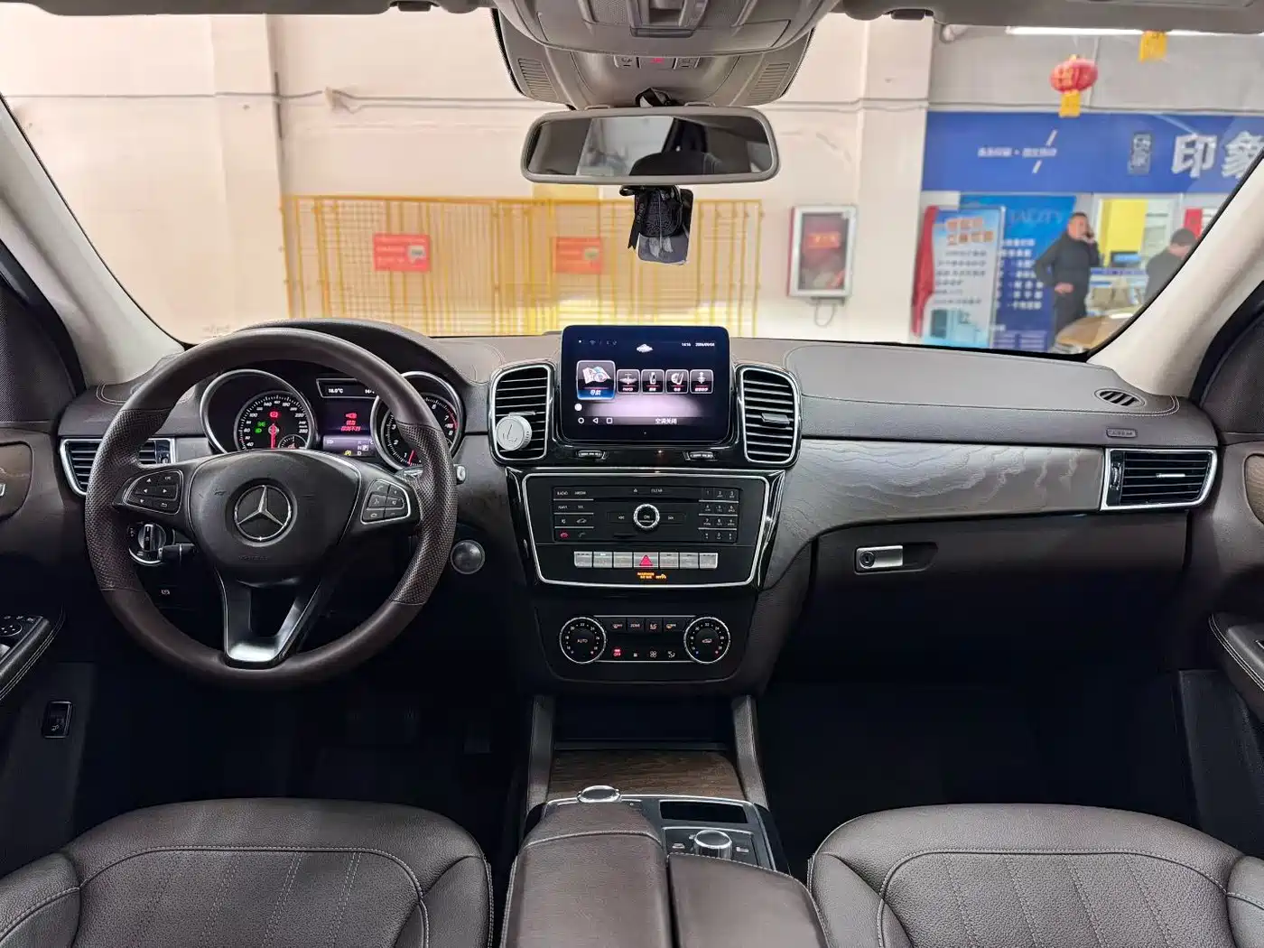 Mercedes-Benz GLE 2017 GLE 320 4MATIC Luxury фото 5