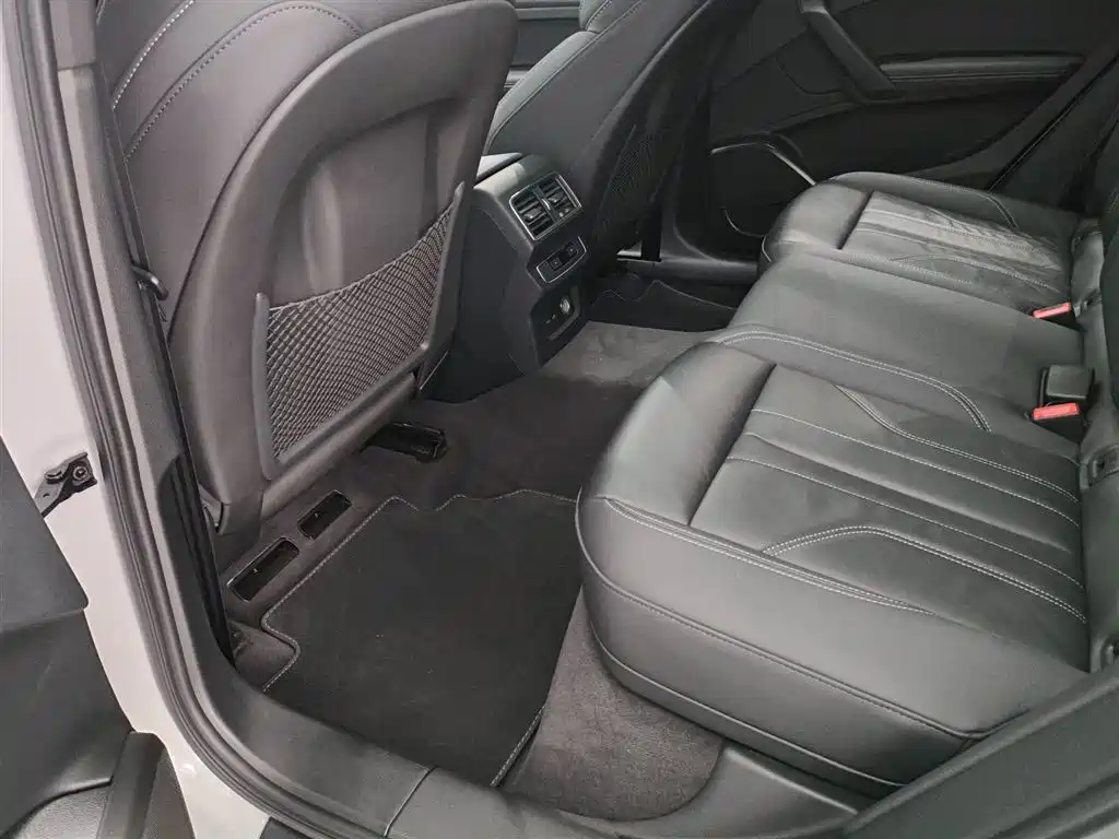 Audi Q5L 2024 Model 40 TFSI Luxury Dynamic фото 21