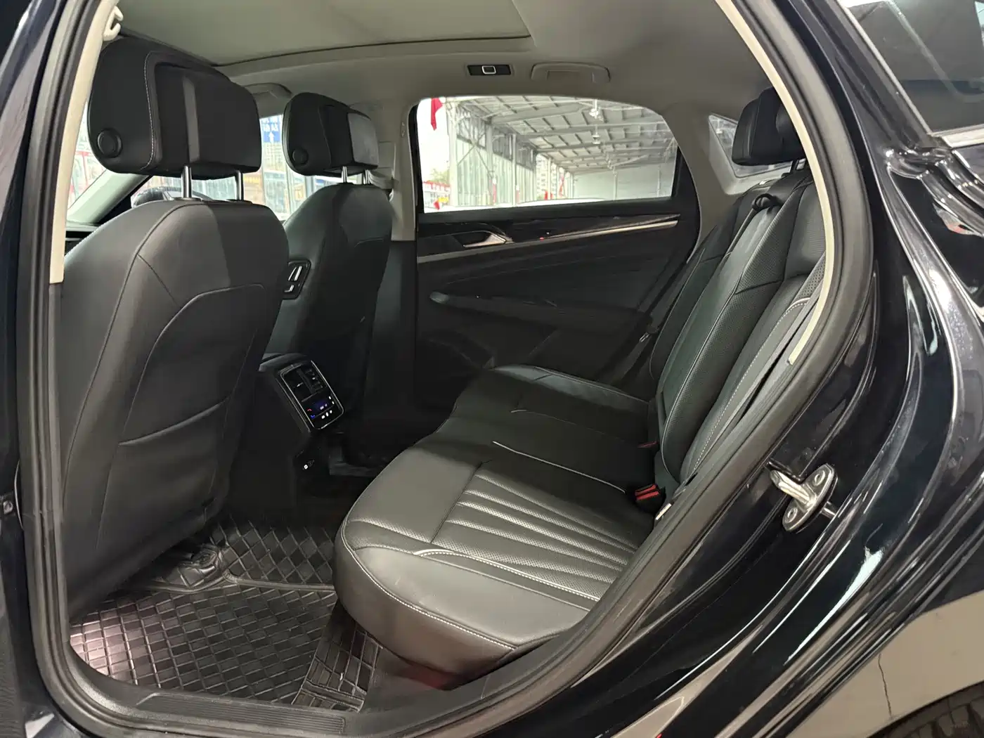 Photo 12 - Volkswagen Passat