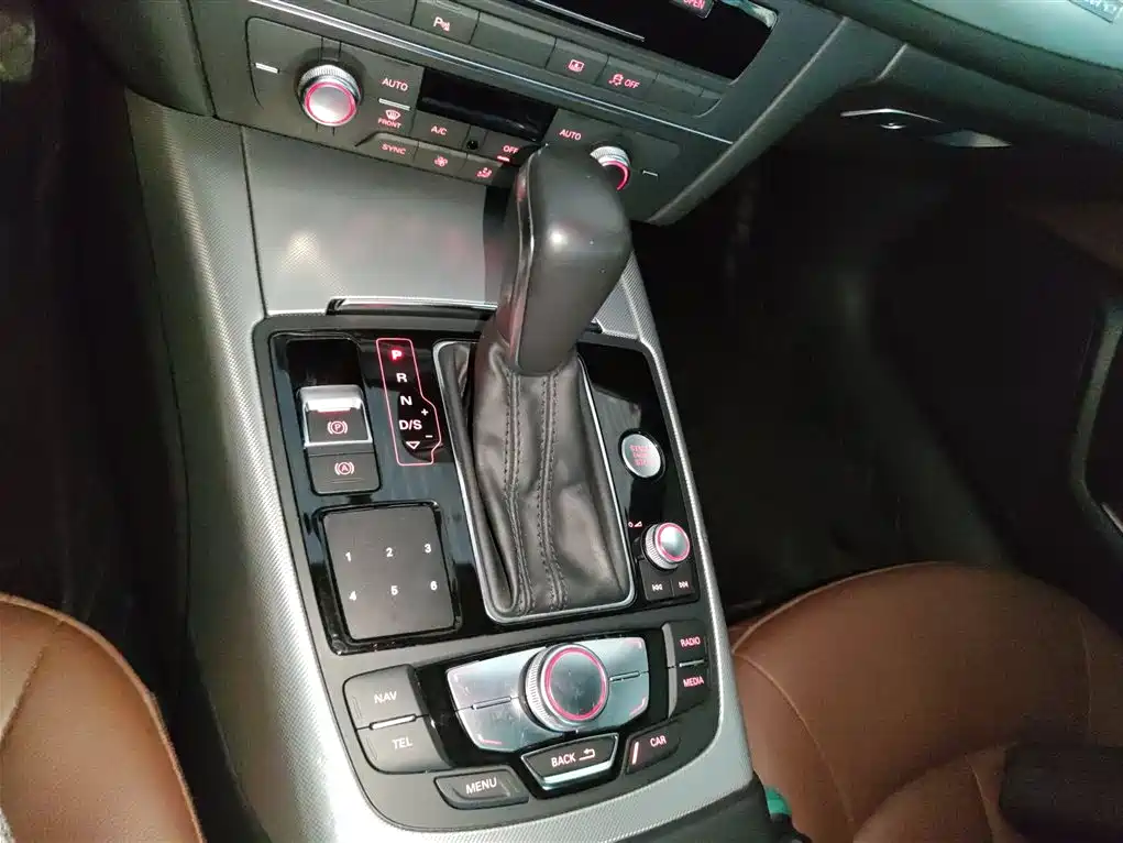 Audi A6L 2018 30th Anniversary 45 TFSI quattro Sport фото 10