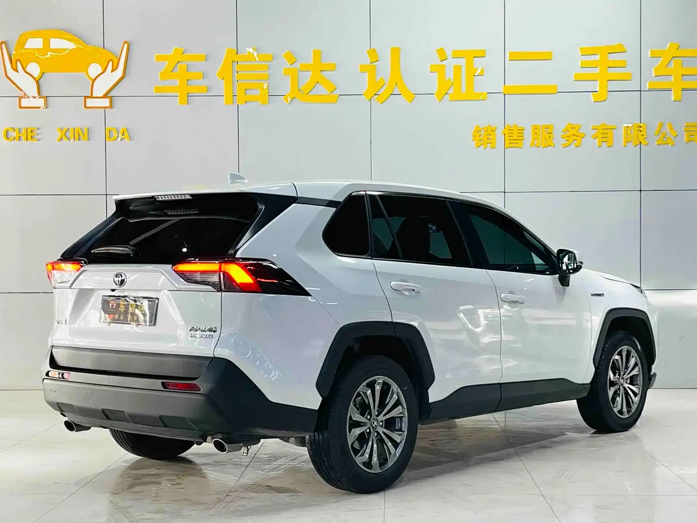 Toyota RAV4 Rongfang 2023 Hybrid 2.5L E-CVT 2WD Elite Edition фото 3
