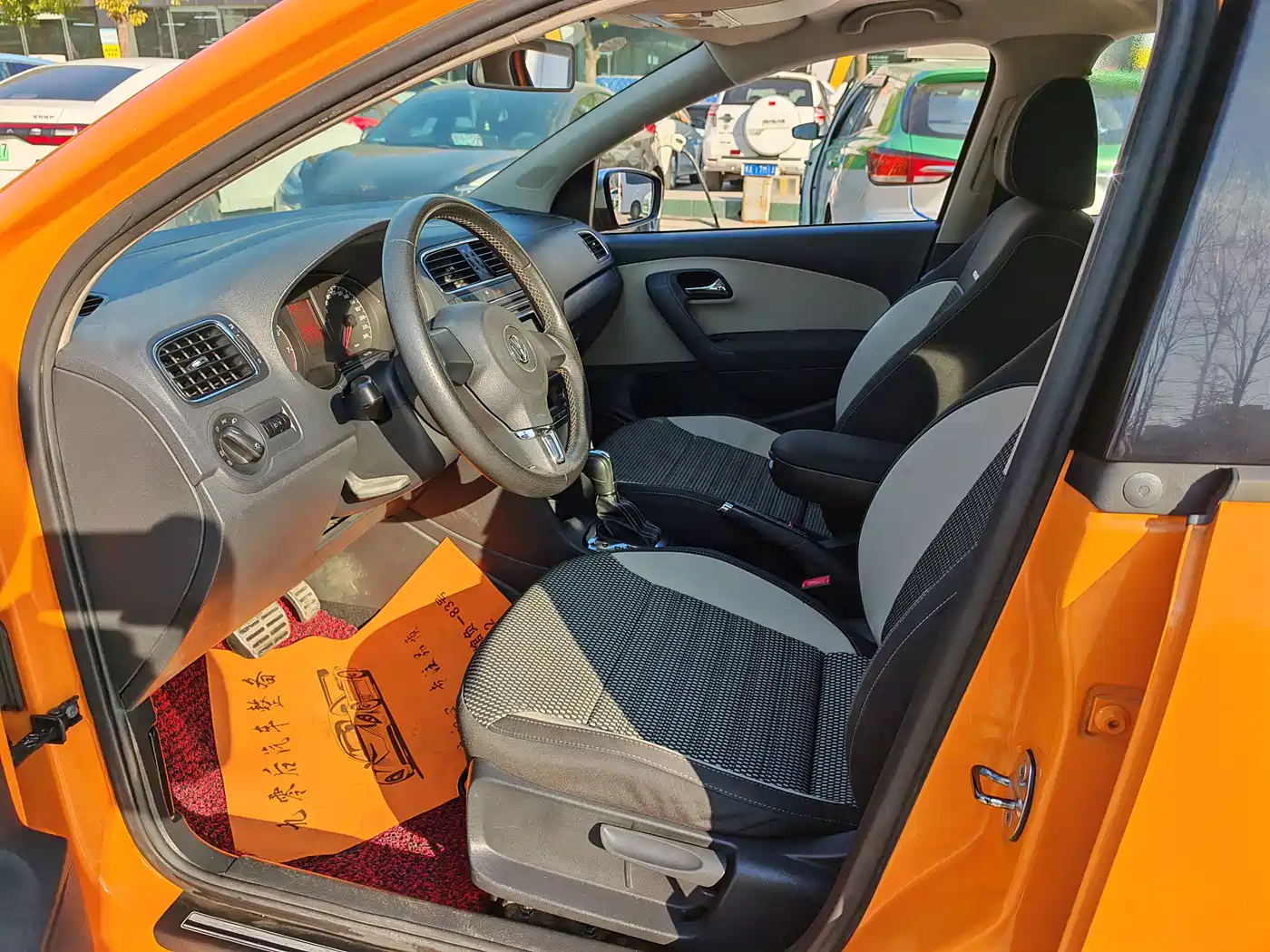Volkswagen Polo 2014 1.6L Cross Polo Automatic фото 7