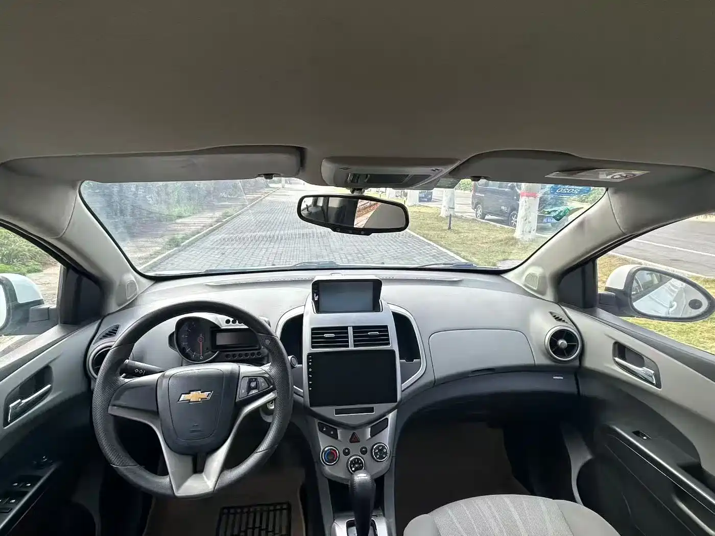 Chevrolet Aveo 2011 Sedan 1.4L AT SE фото 8