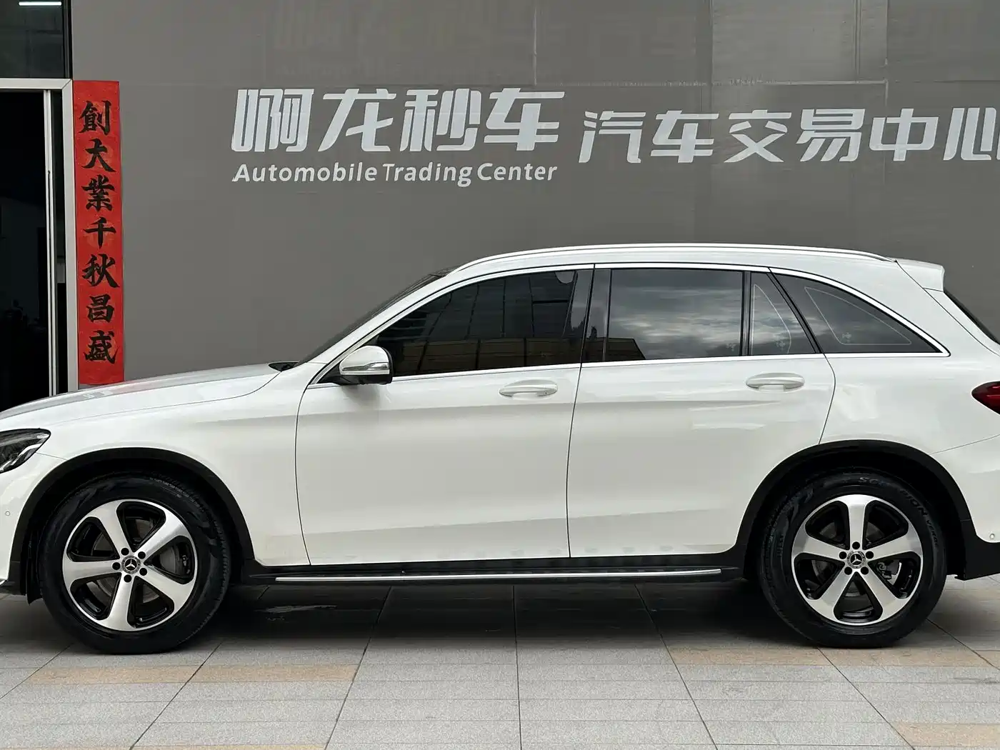 Mercedes-Benz GLC 2018 Facelift GLC 260 4MATIC Luxury фото 2
