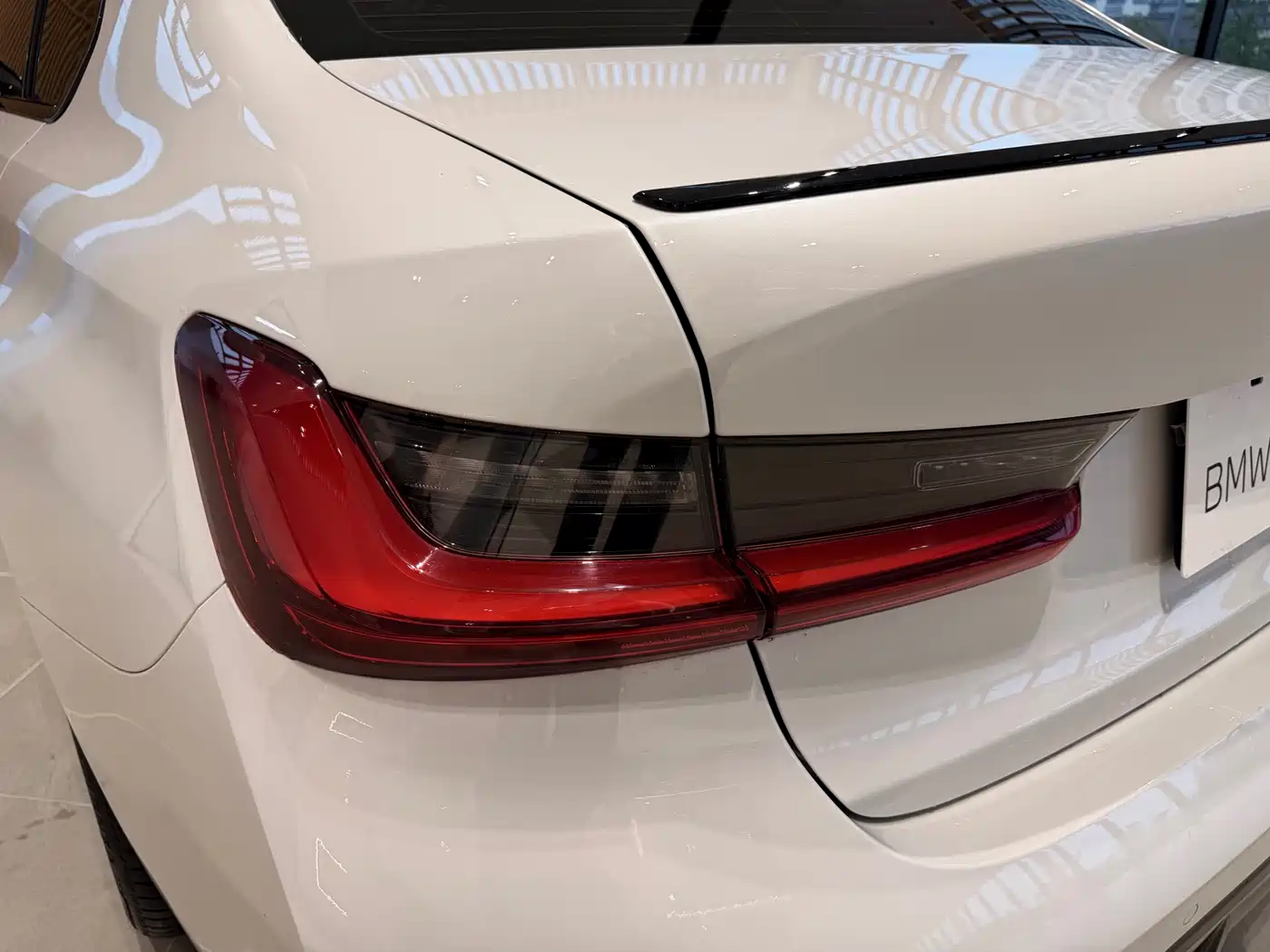 BMW 3 Series 2023 325Li M Sport Black Night Package фото 26