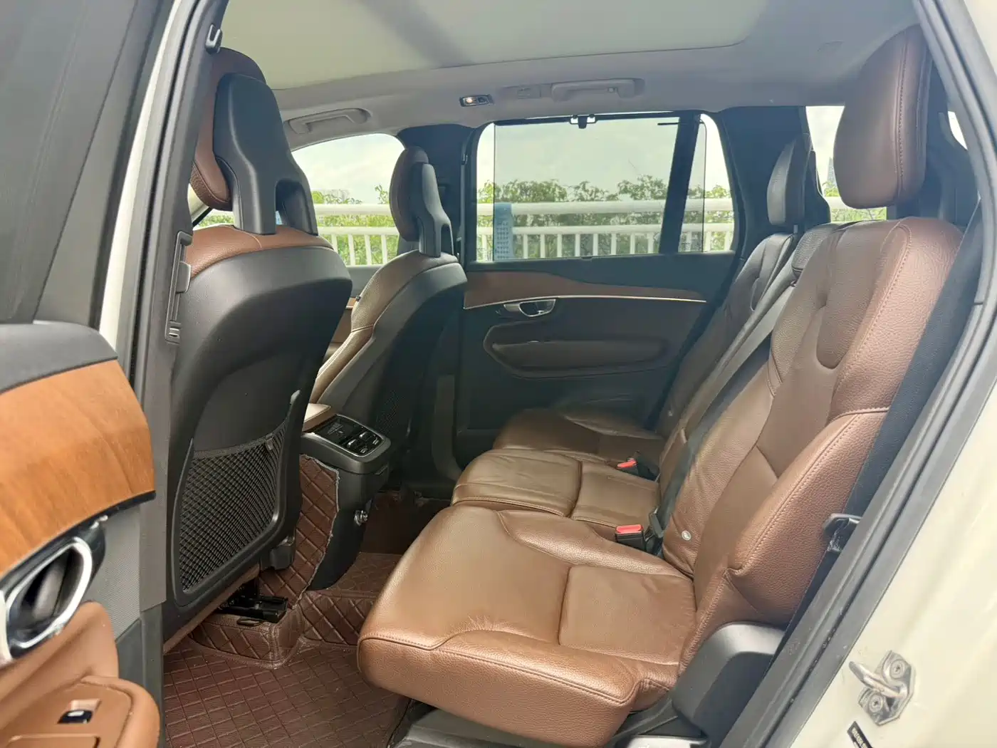 Фото 10 - Volvo XC90