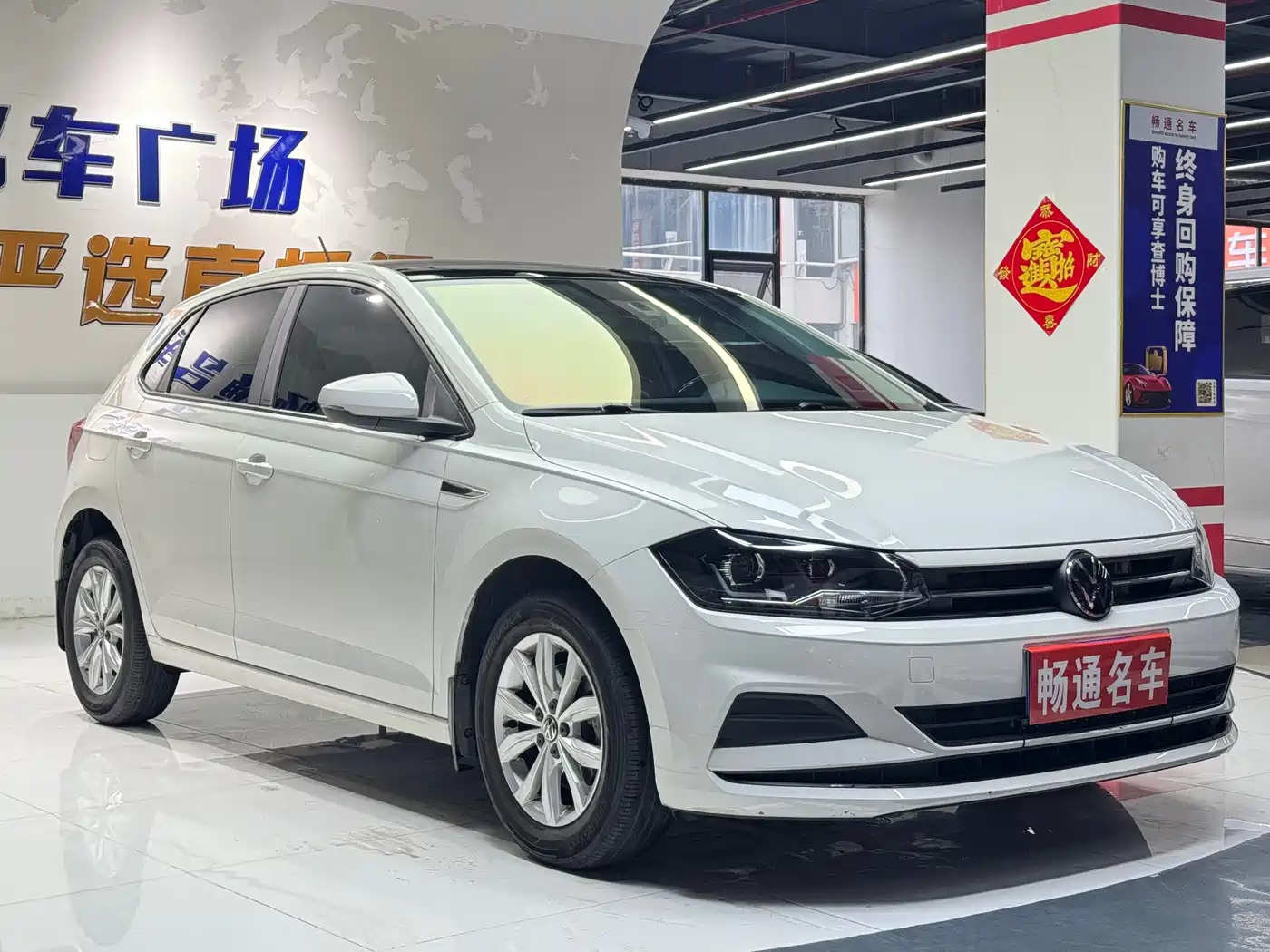 VOLKSWAGEN POLO