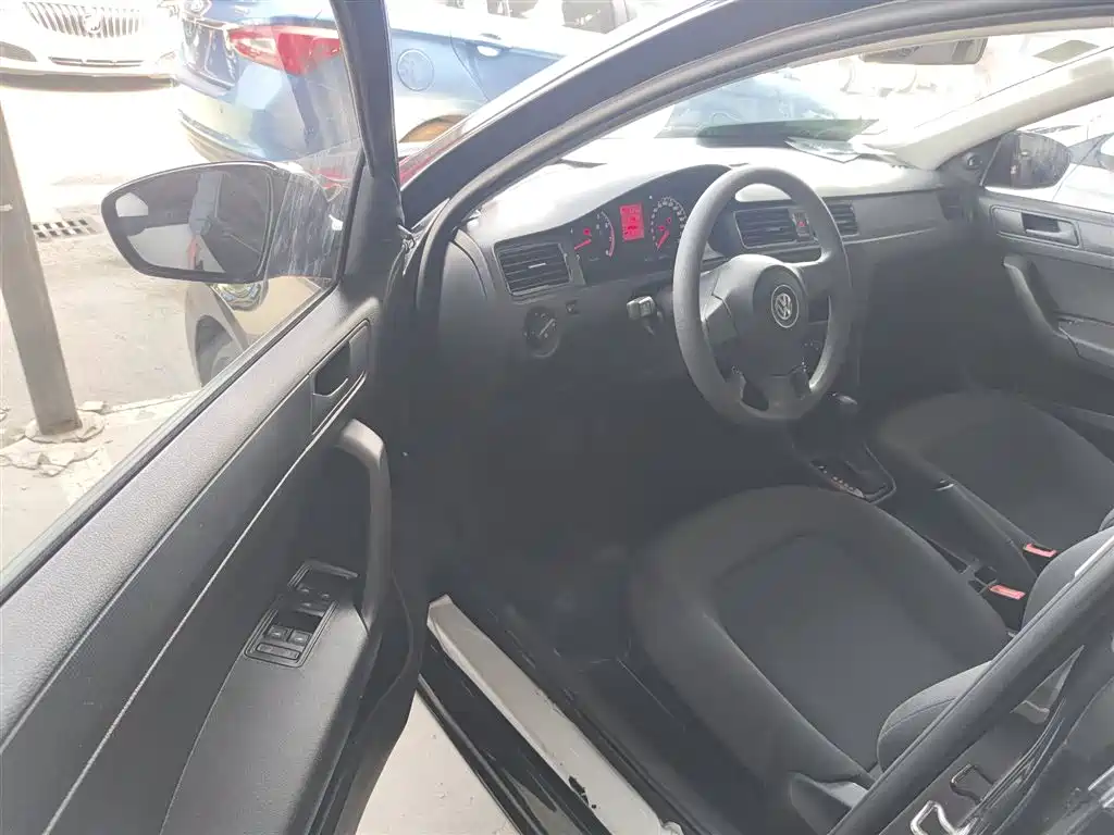 Volkswagen Santana 2015 1.6L Automatic Trend Edition фото 12