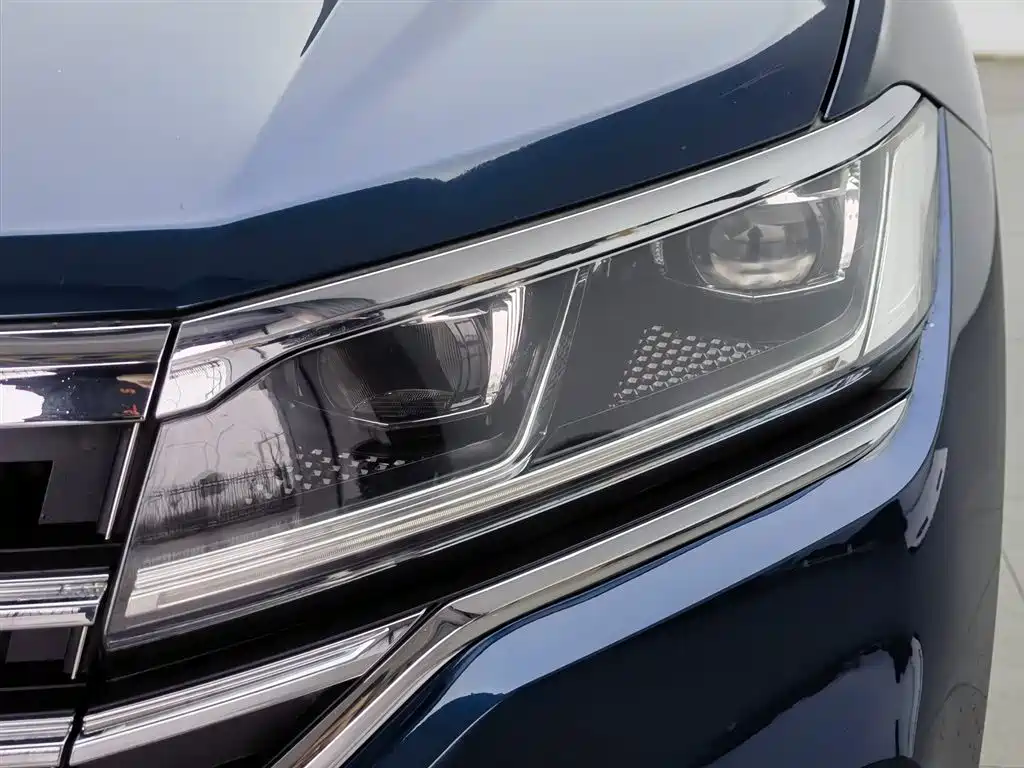 Volkswagen Touareg 2019 2.0TSI Sharp Wing Edition China VI фото 7